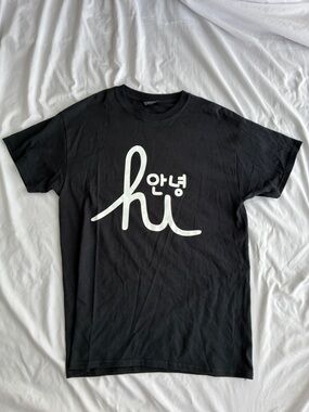Black In4mation 'hi 안녕' Graphic Tee